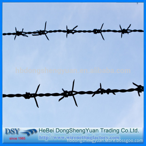 barbed wire by worker/ barbed wire for sale in anping factory/security farm fence with barbed wire mesh in anping manufactur